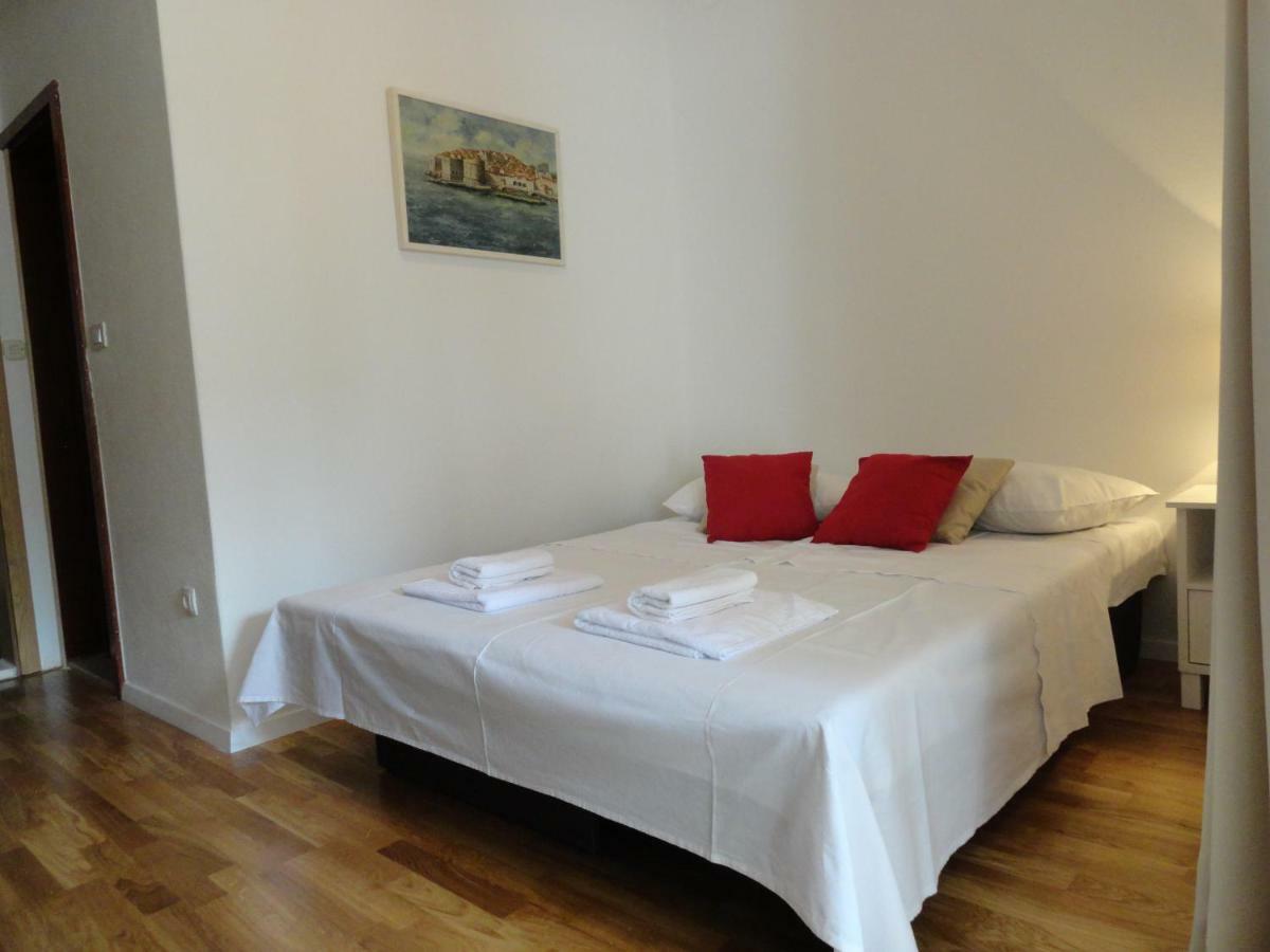 Anica 2 Apartment Makarska