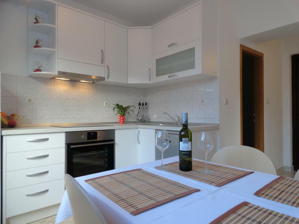 Anica 2 Apartment Makarska