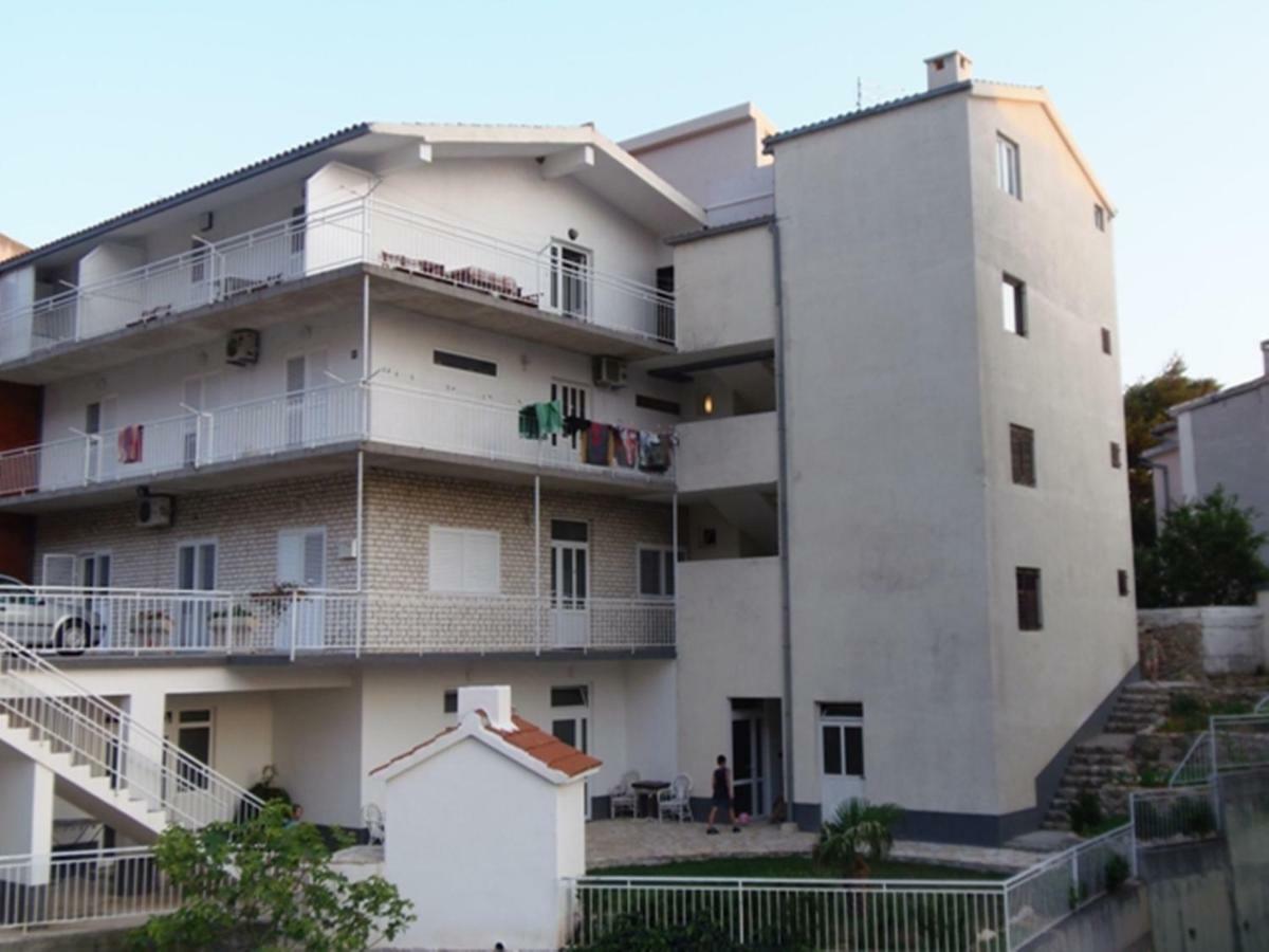 Apartment Anica 2 *